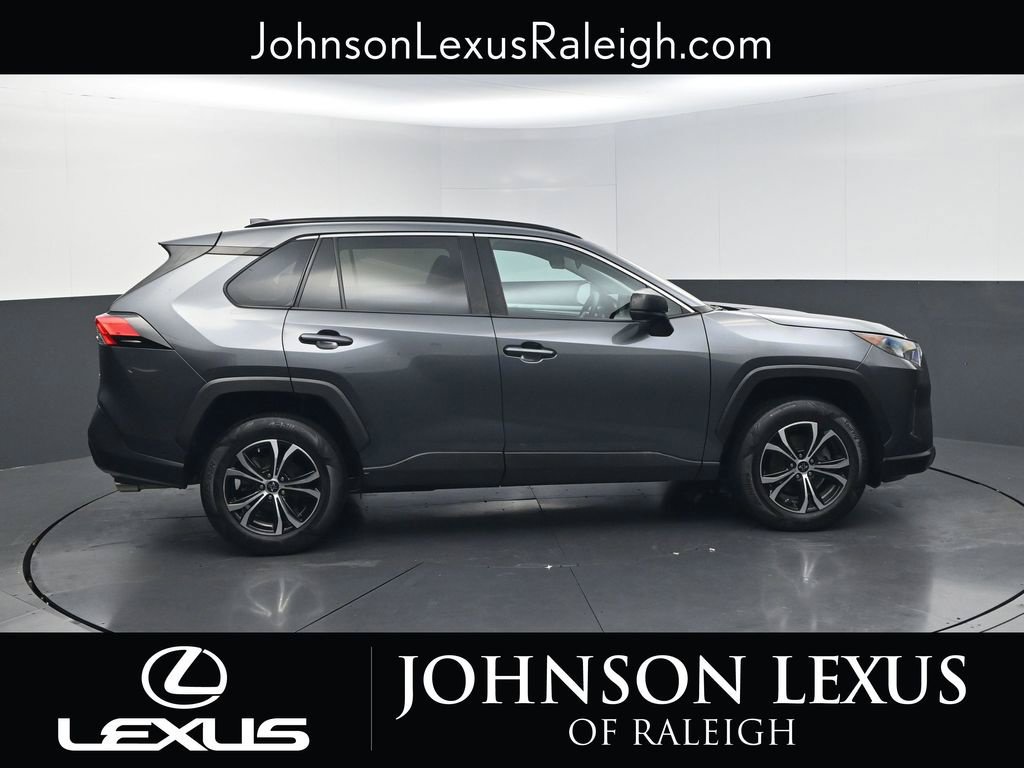 Used 2021 Toyota RAV4 LE FWD image 6