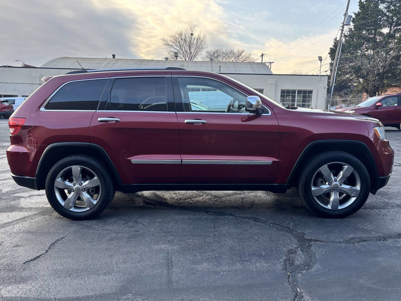 Used 2013 Jeep Grand Cherokee Overland w/ Advance Technology Group image 3
