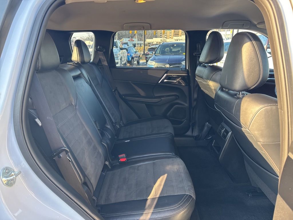 Used 2024 Mitsubishi Outlander SE image 24
