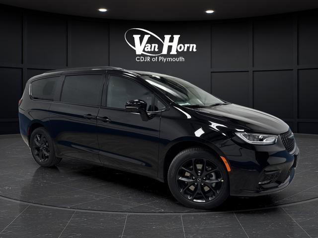 New 2026 Chrysler Pacifica Limited w/ S Appearance Package