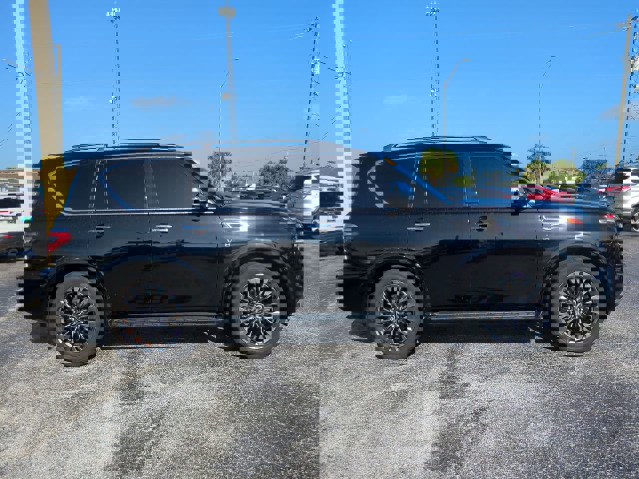 Used 2021 Nissan Armada Platinum image 3