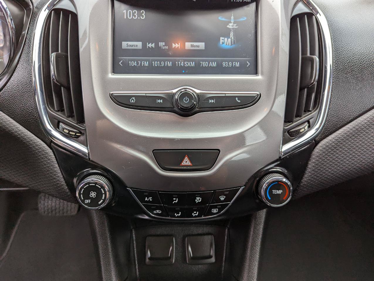 Used 2018 Chevrolet Cruze LT FWD image 22