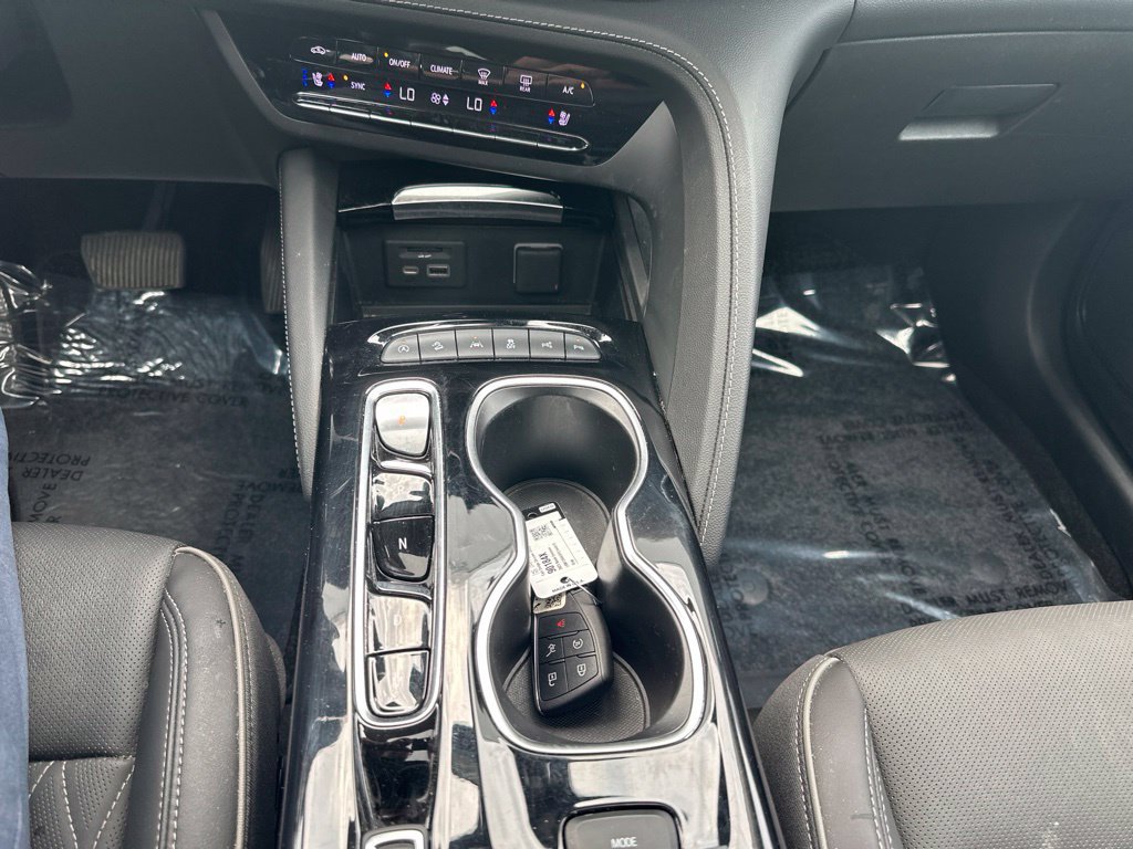 Used 2023 Buick Envision Avenir AWD/4WD image 46