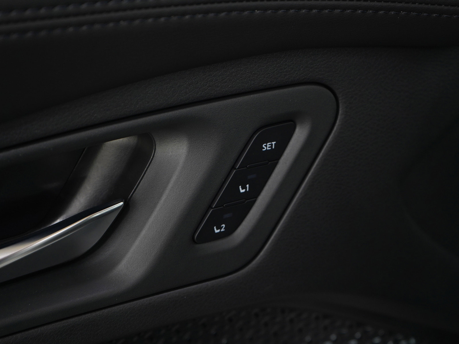 Used 2023 Nissan Ariya AWD image 22