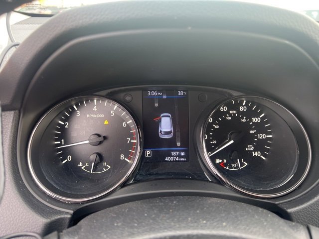 Used 2020 Nissan Rogue SV image 4