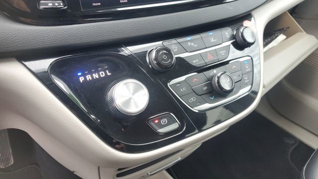 Certified 2024 Chrysler Pacifica Touring-L image 19