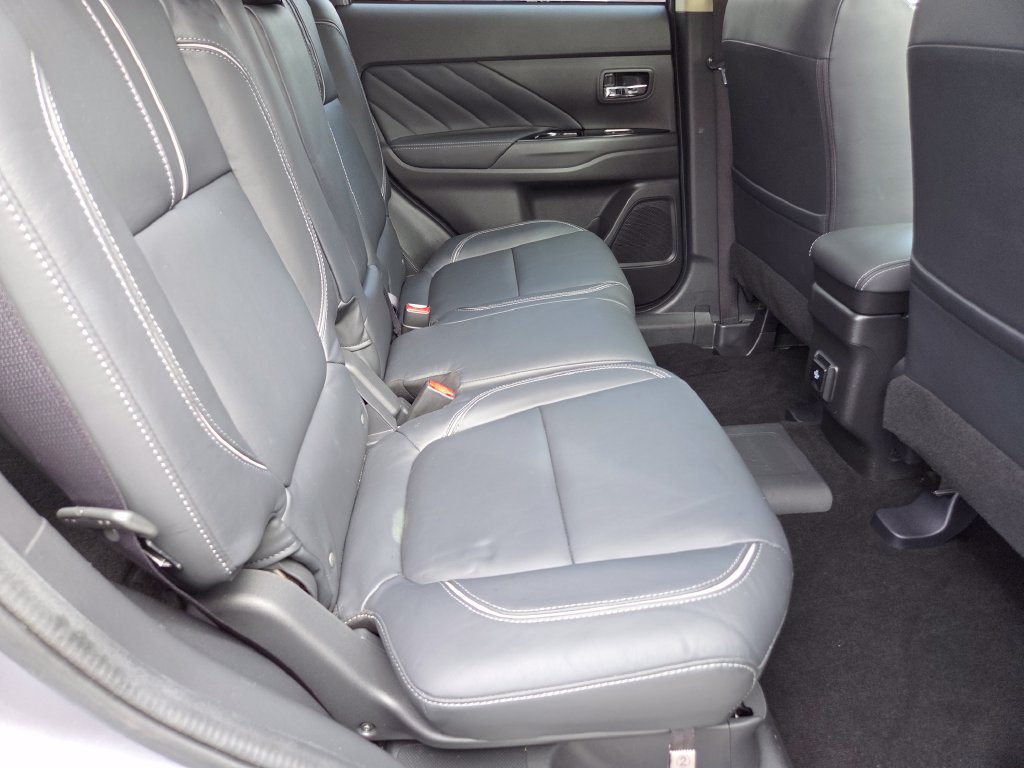 Used 2018 Mitsubishi Outlander 4WD Plug-In Hybrid image 34