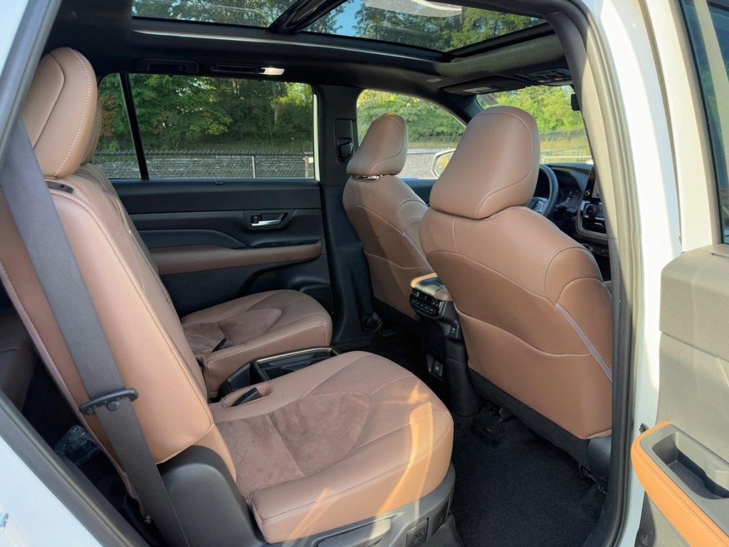 Used 2024 Toyota Grand Highlander AWD Hybrid image 11