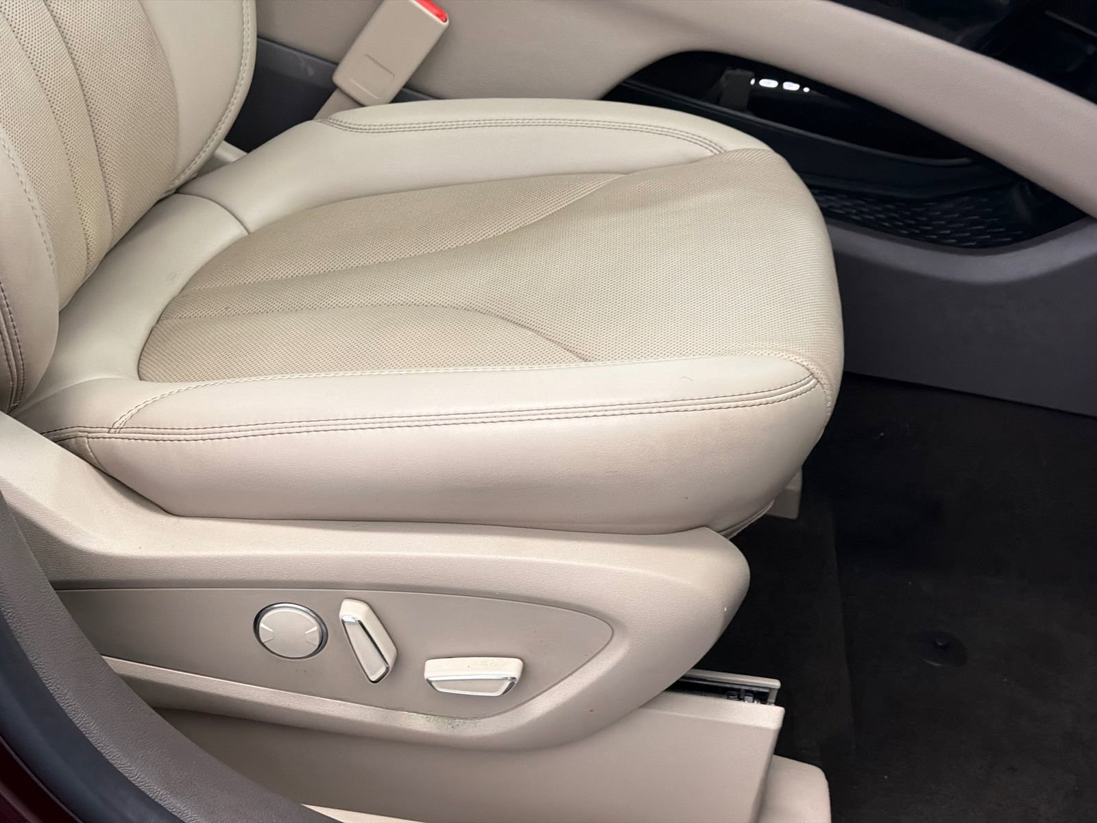 Used 2023 Lincoln Nautilus Reserve image 12