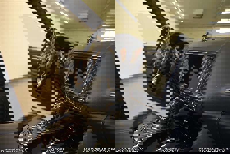 Used 2021 Maserati Levante image 18