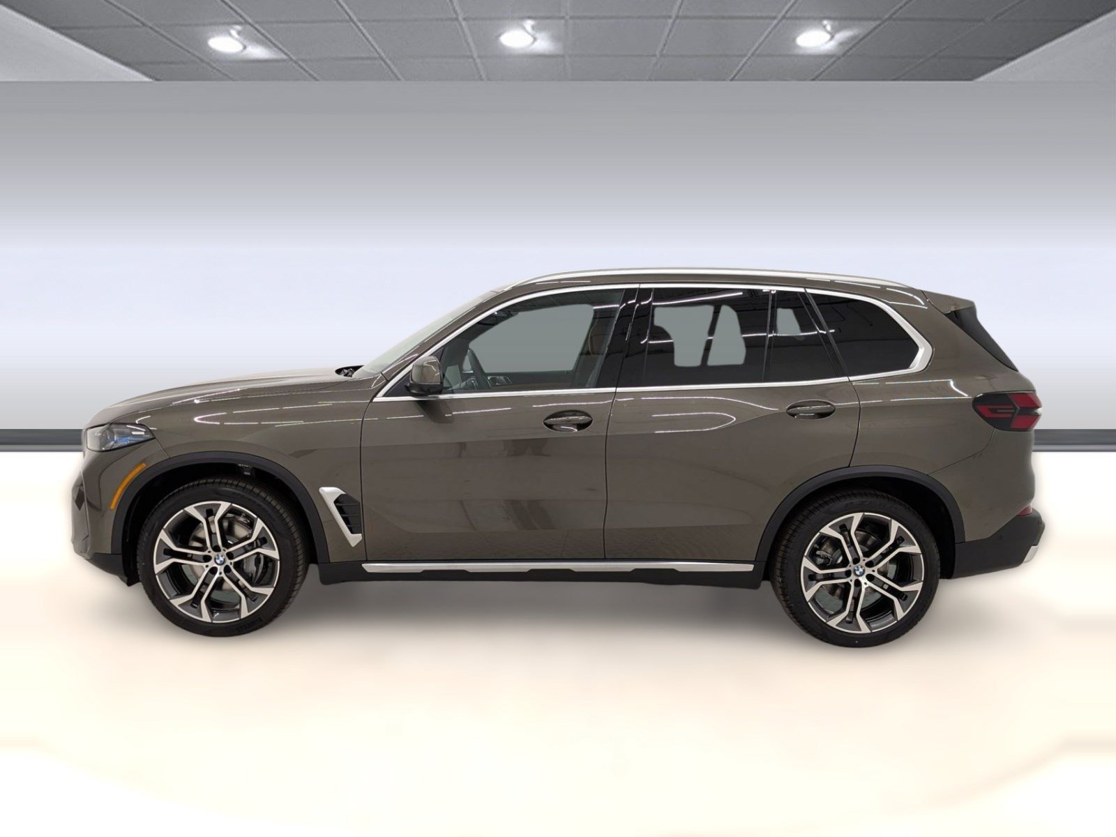 New 2026 BMW X5 xDrive40i w/ Premium Package AWD/4WD image 2