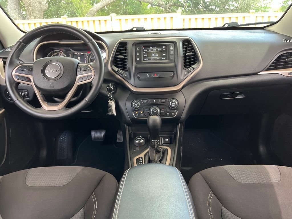 Used 2017 Jeep Cherokee Latitude w/ Safety/Convenience Group AWD/4WD image 16