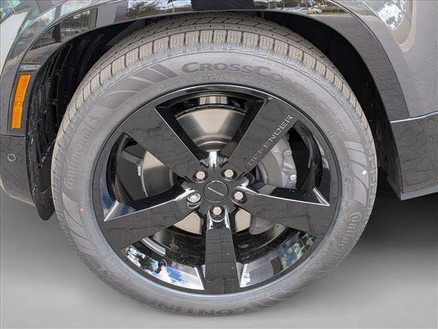 New 2026 Land Rover Defender 130 X-Dynamic SE image 9