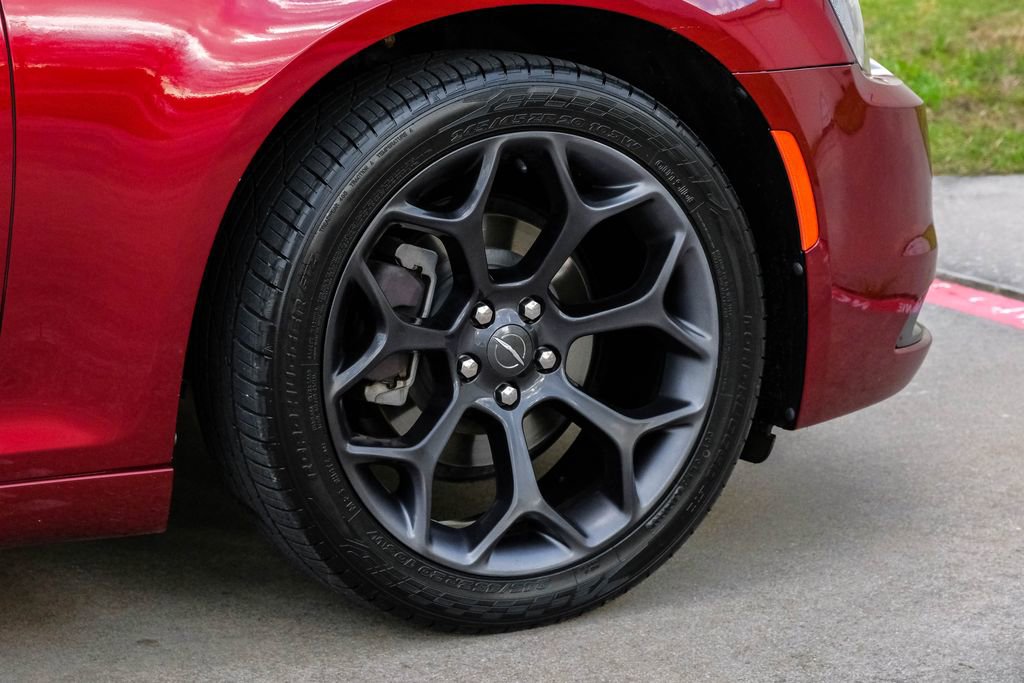 Used 2019 Chrysler 300 Touring w/ Sport Appearance Package image 58