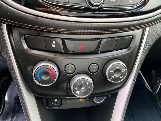 Used 2022 Chevrolet Trax LT w/ LT Convenience Package FWD image 23