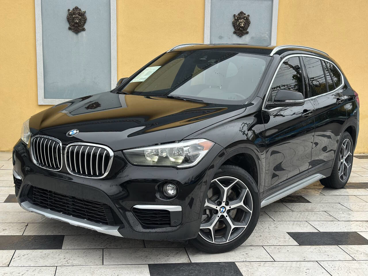 Used 2019 BMW X1 sDrive28i FWD image 1