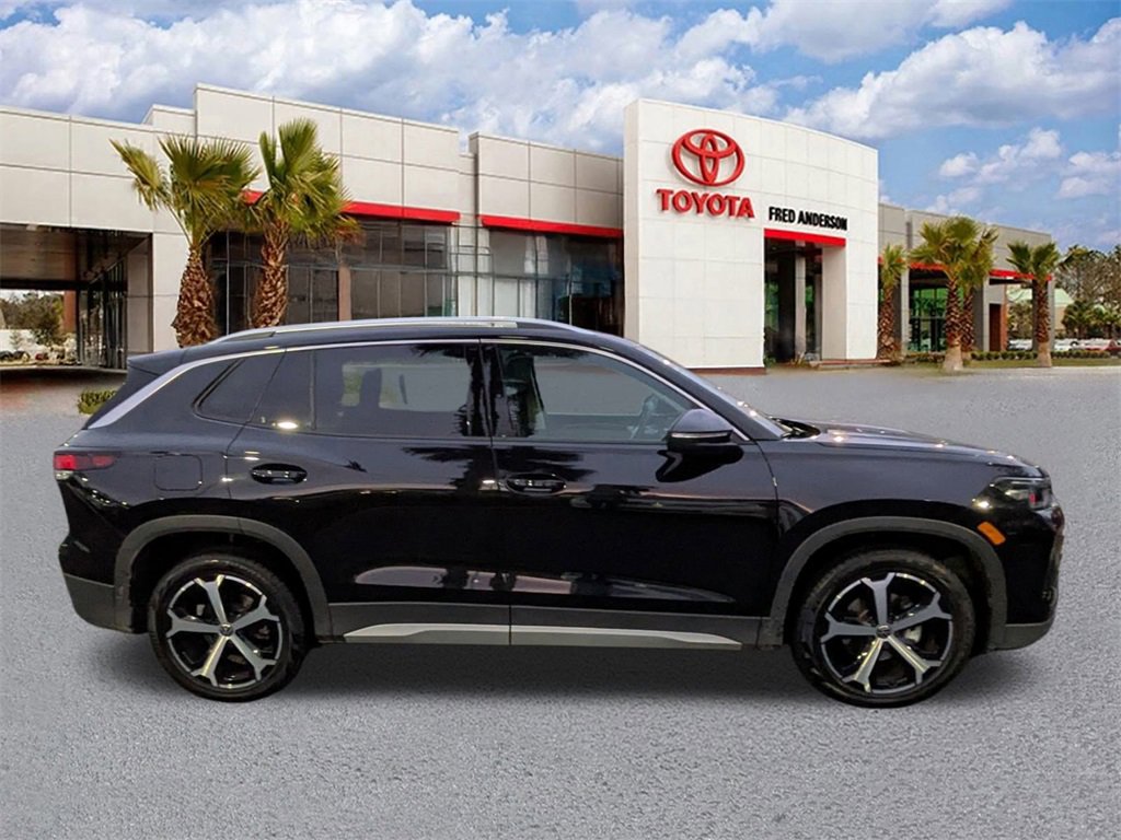 Used 2025 Volkswagen Tiguan SE image 3