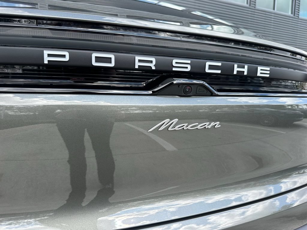 Used 2026 Porsche Macan Electric RWD image 14