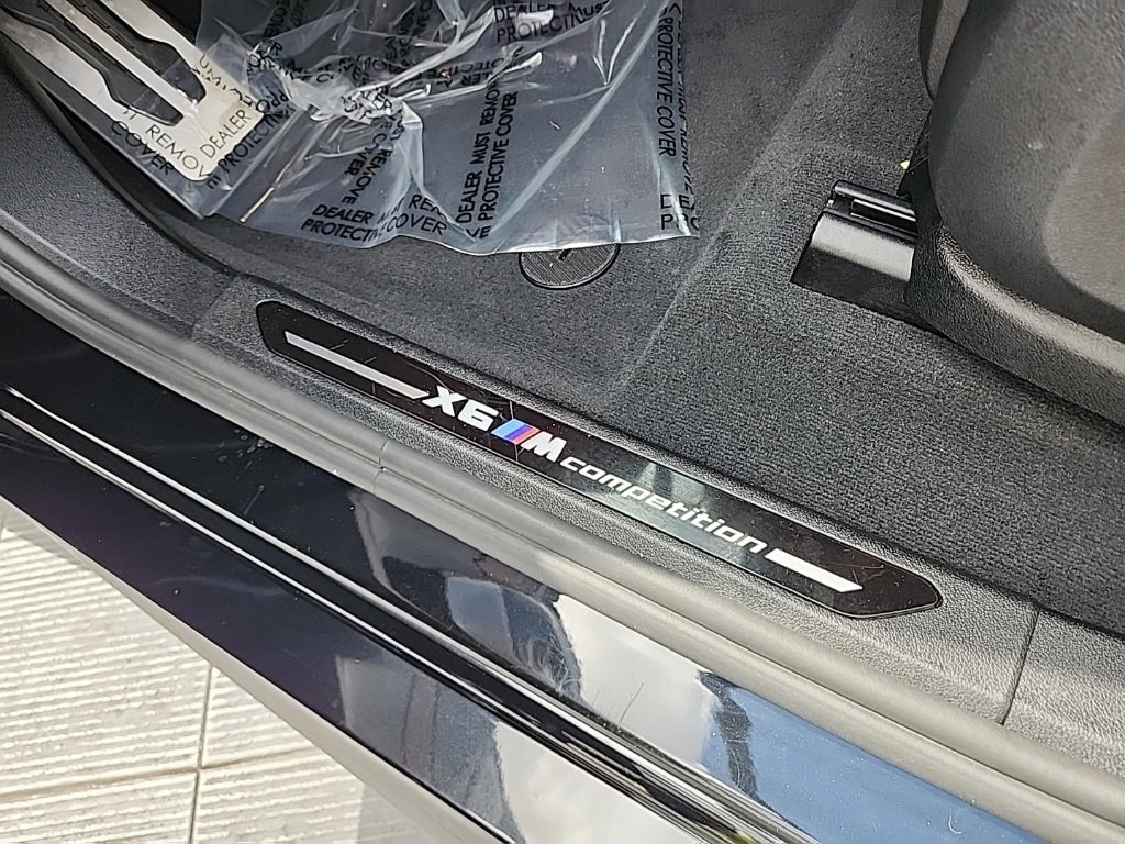 Used 2020 BMW X6 M Competition w/ Executive Package image 30