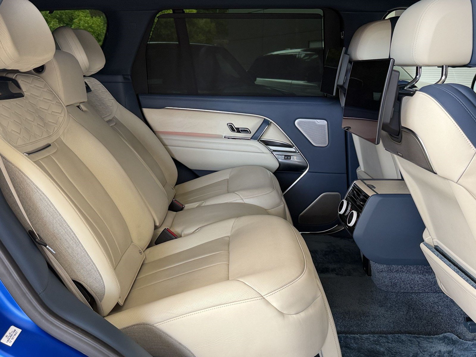 Used 2023 Land Rover Range Rover SV AWD/4WD image 31