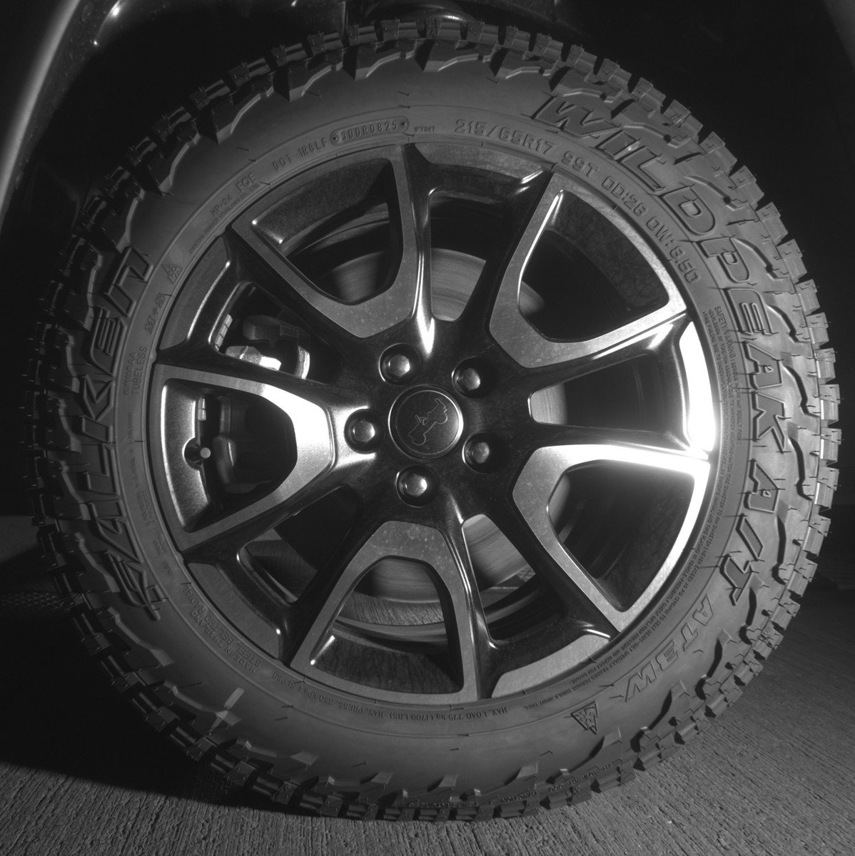 Used 2025 Jeep Compass Trailhawk image 12