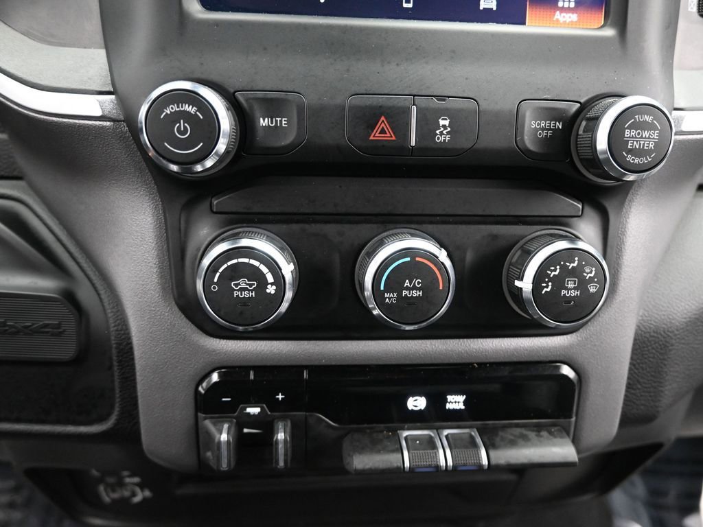 Used 2024 RAM 3500 Big Horn image 31