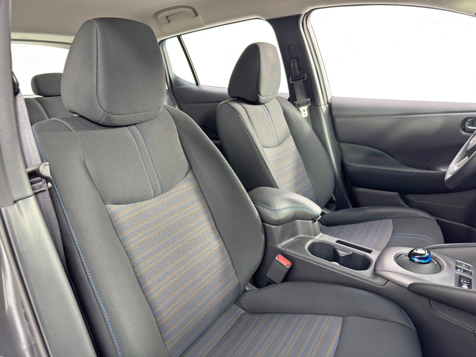 Used 2025 Nissan Leaf S image 29