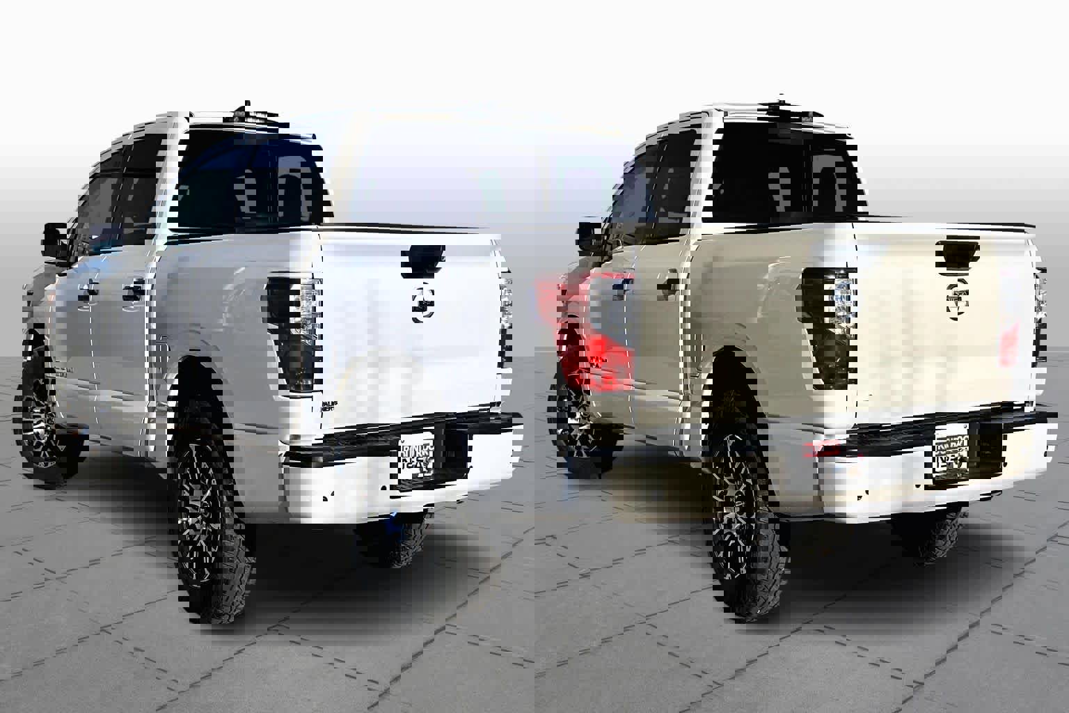 Used 2022 Nissan Titan SV image 12