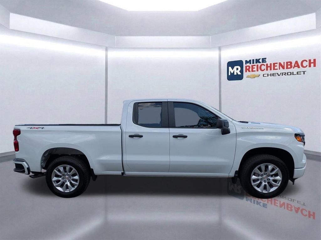 Used 2026 Chevrolet Silverado 1500 Custom image 3