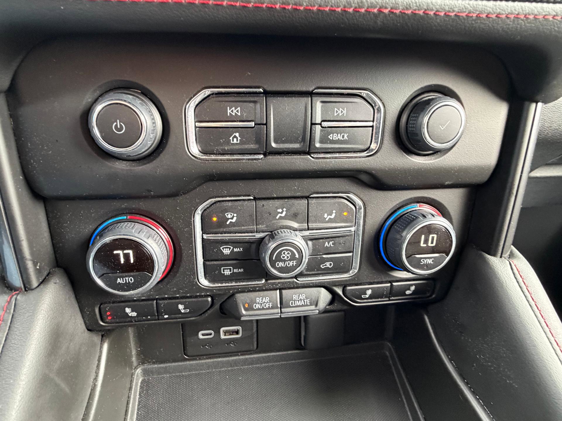 Used 2024 Chevrolet Suburban RST w/ Luxury Package image 36