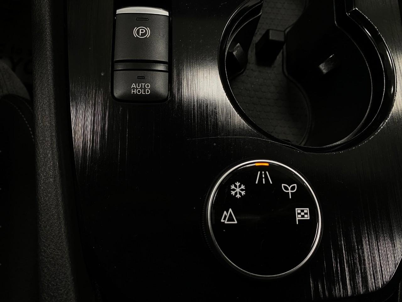 Used 2023 Nissan Rogue SV image 25