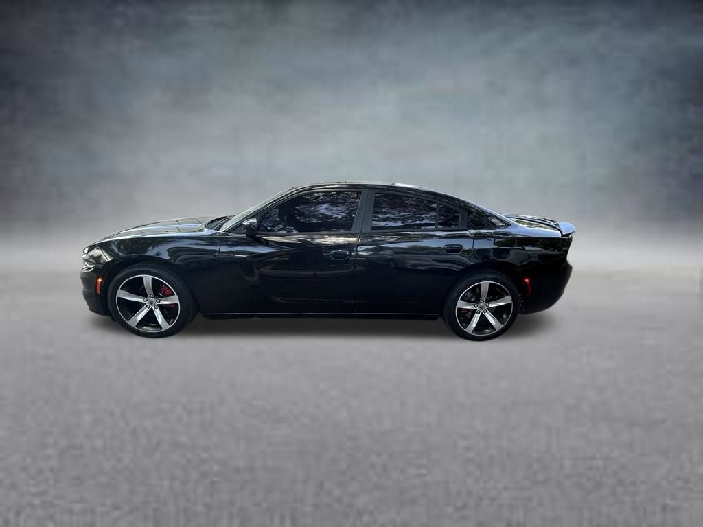 Used 2017 Dodge Charger SE RWD image 4