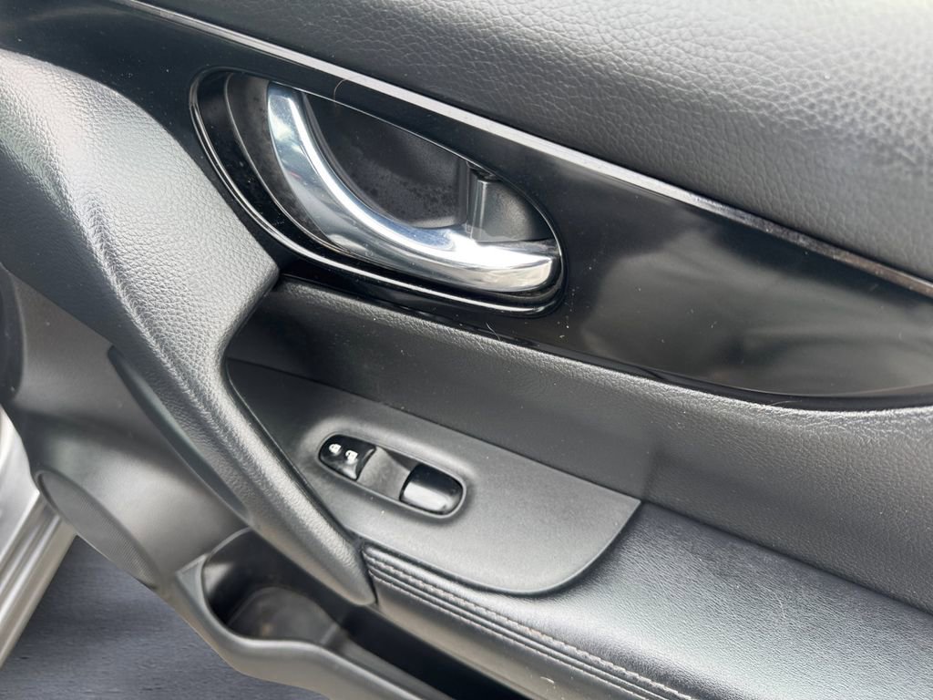 Used 2020 Nissan Rogue Sport SV w/ All-Weather Package image 15