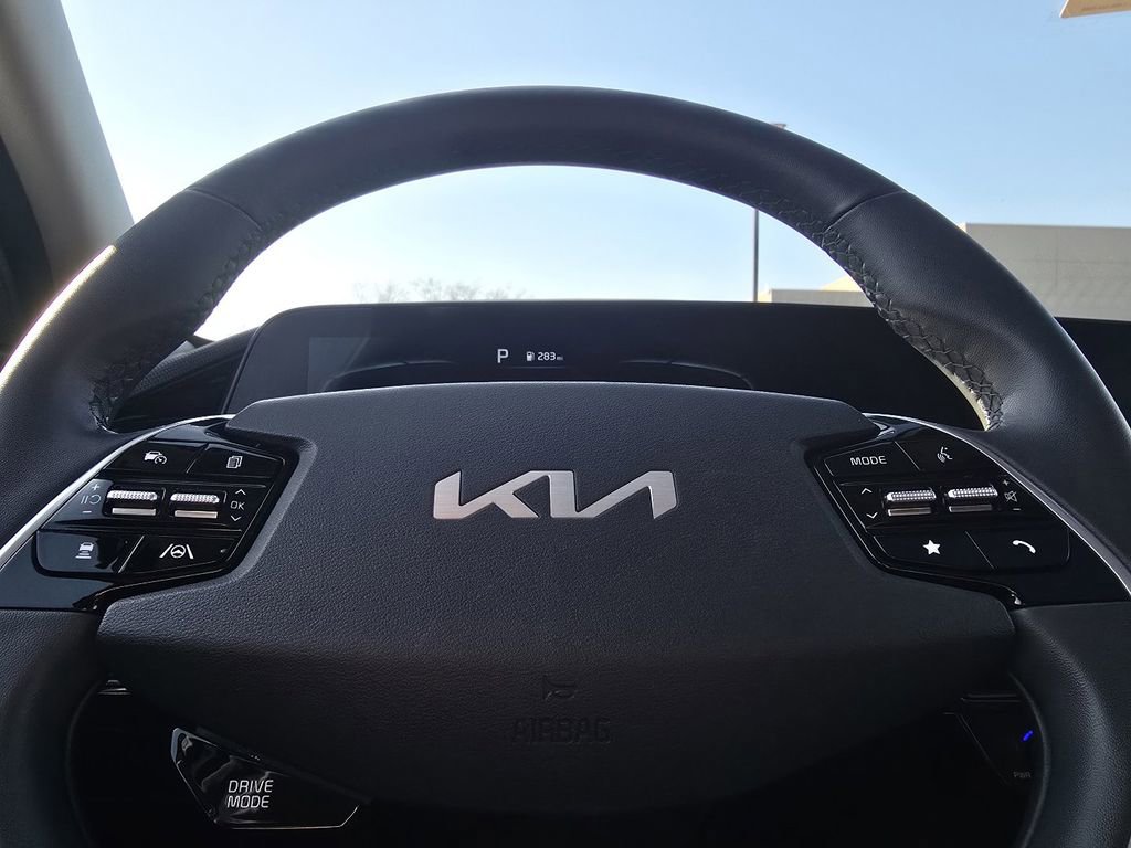 Used 2023 Kia Niro EX Touring image 26