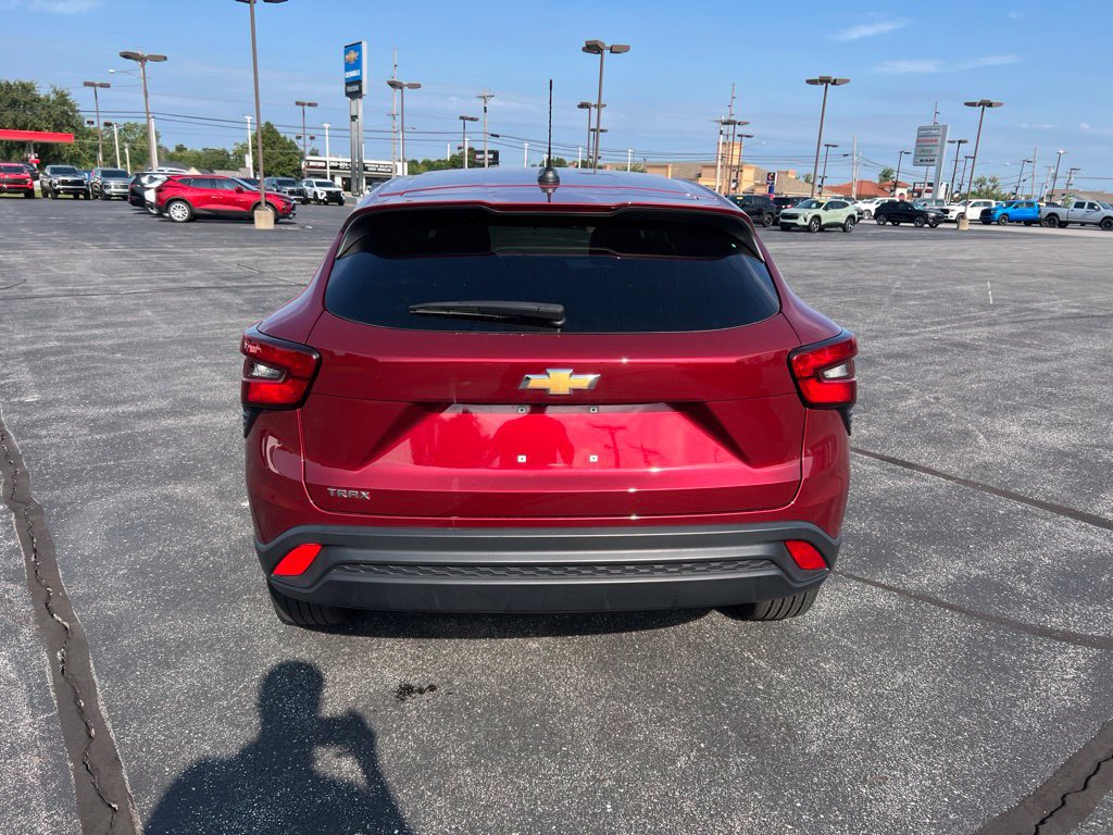 Used 2024 Chevrolet Trax LS w/ LS Convenience Package FWD image 22