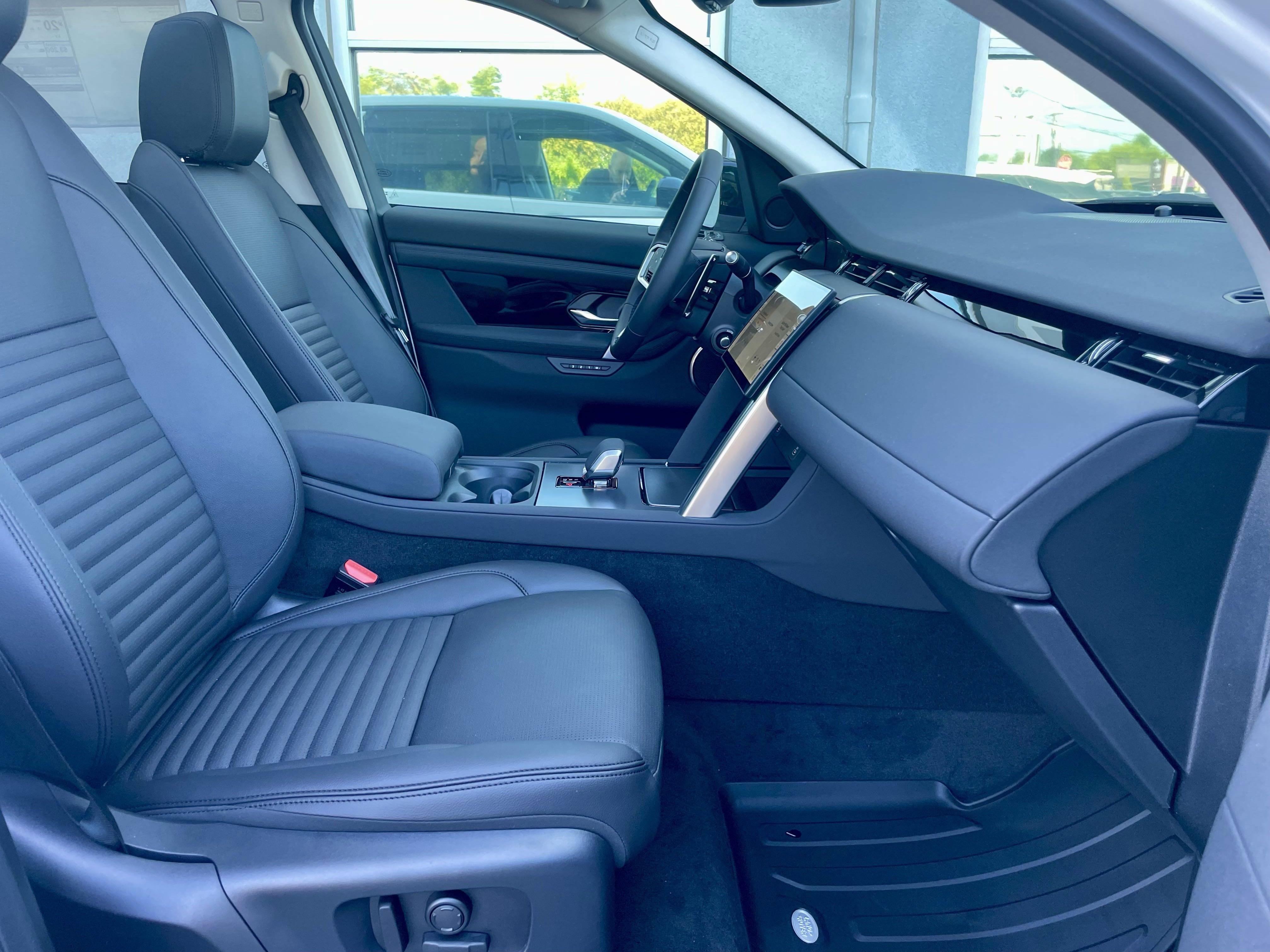 New 2025 Land Rover Discovery Sport S image 15