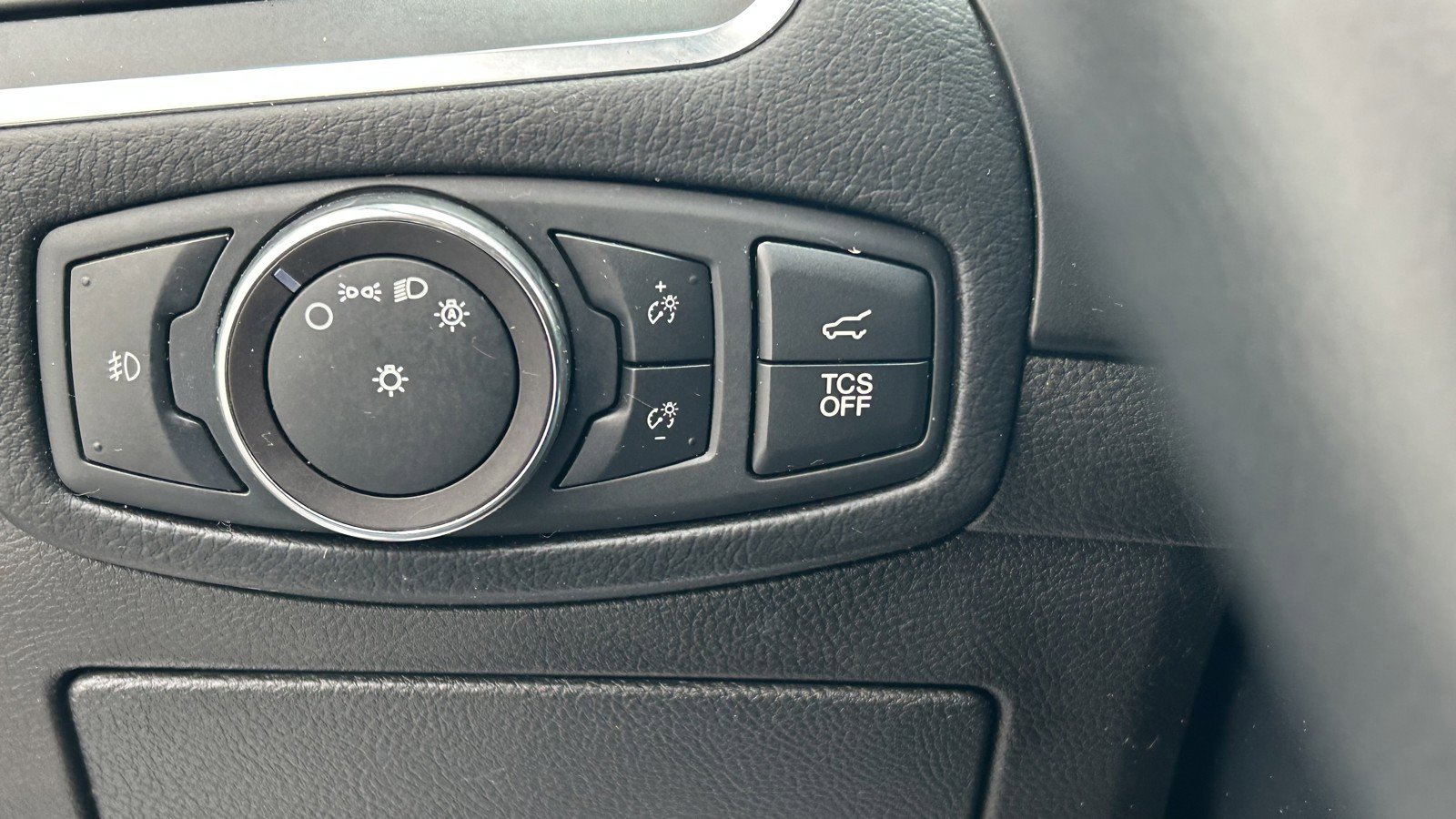 Used 2019 Ford Edge Titanium w/ Cold Weather Package image 21