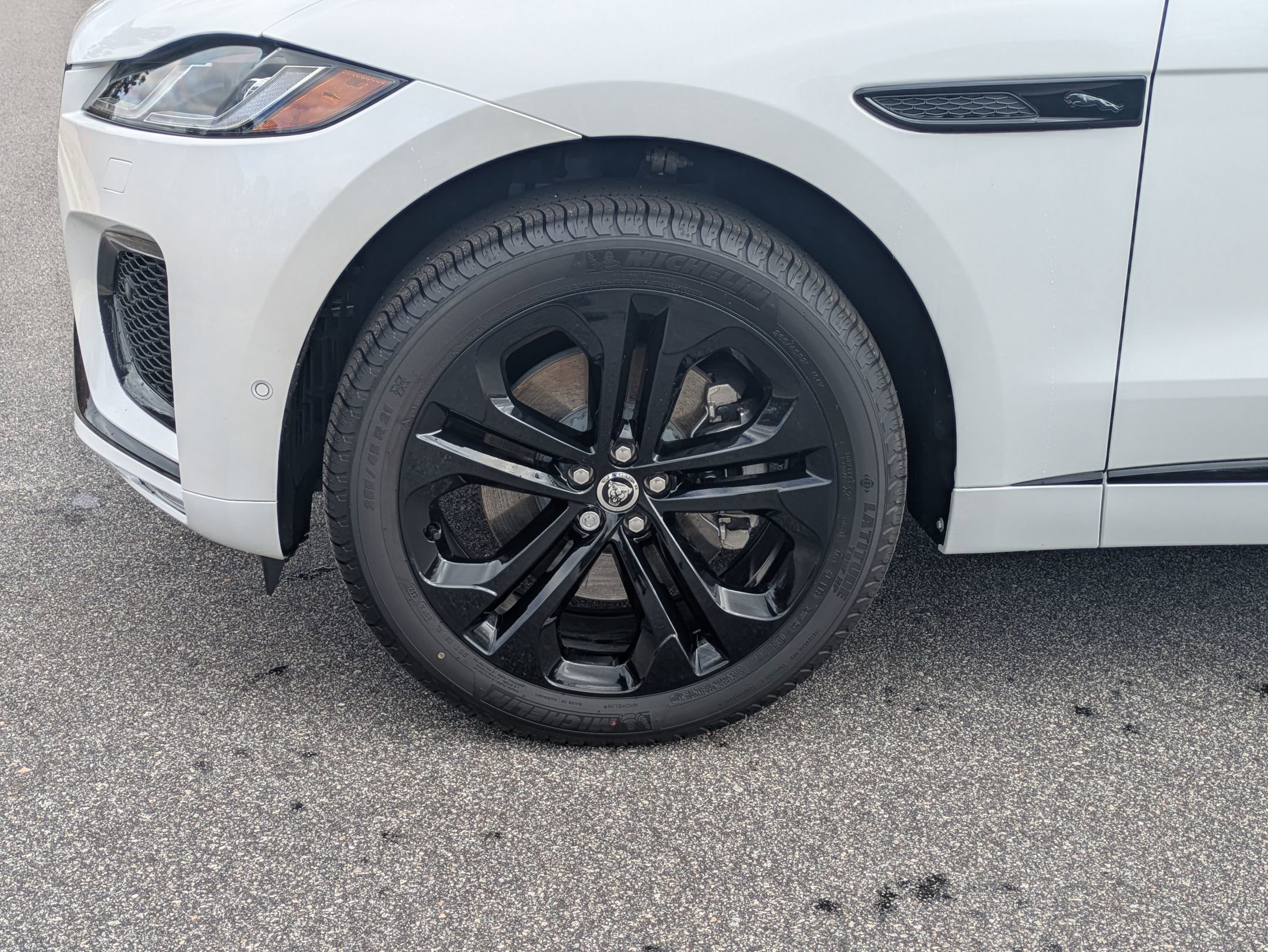 Used 2026 Jaguar F-PACE R-Dynamic S image 33