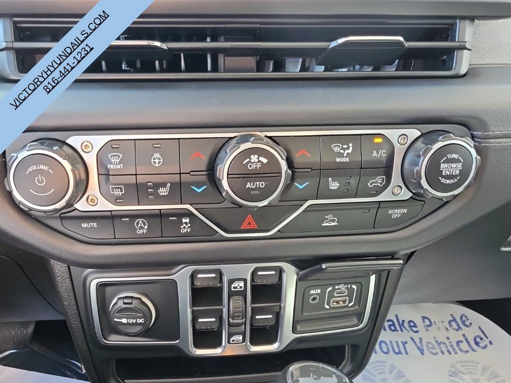 Used 2025 Jeep Wrangler Unlimited Sahara AWD/4WD image 18