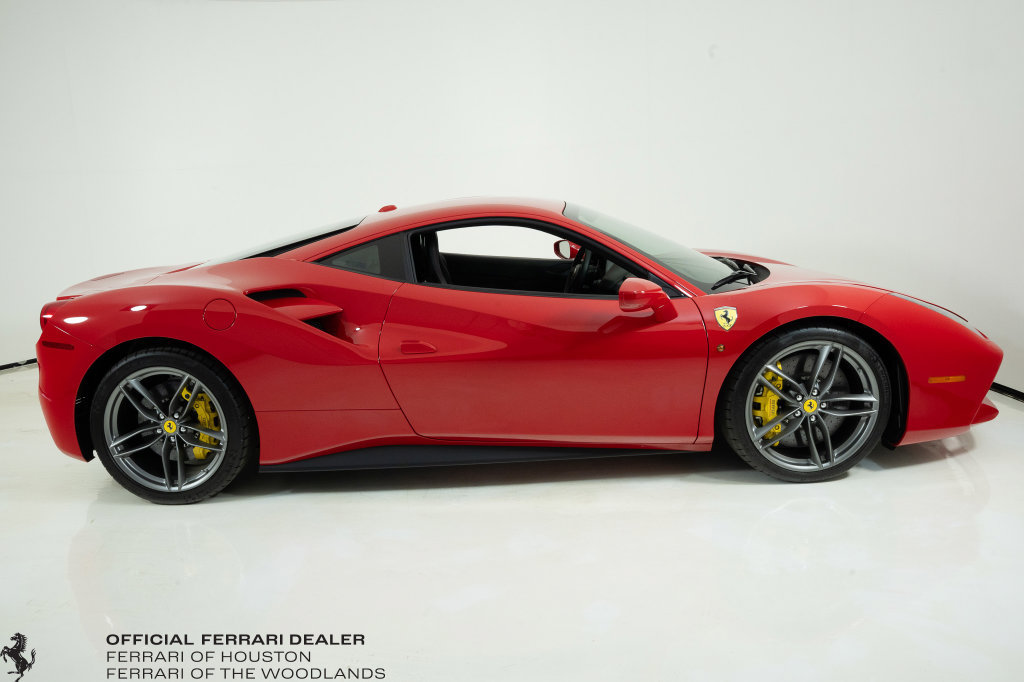 Certified 2017 Ferrari 488 GTB RWD image 3