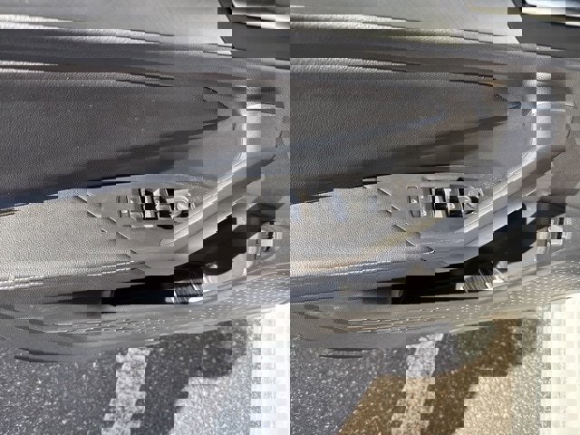 Certified 2023 Volkswagen Jetta SE w/ Panoramic Sunroof Package image 18