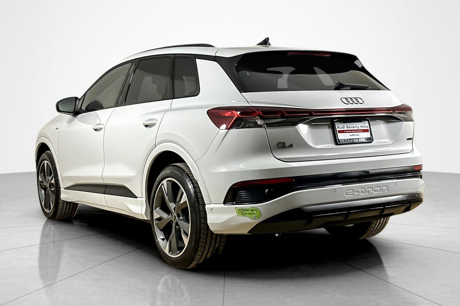 Certified 2023 Audi Q4 e-tron Premium Plus w/ Premium Plus AWD/4WD image 3