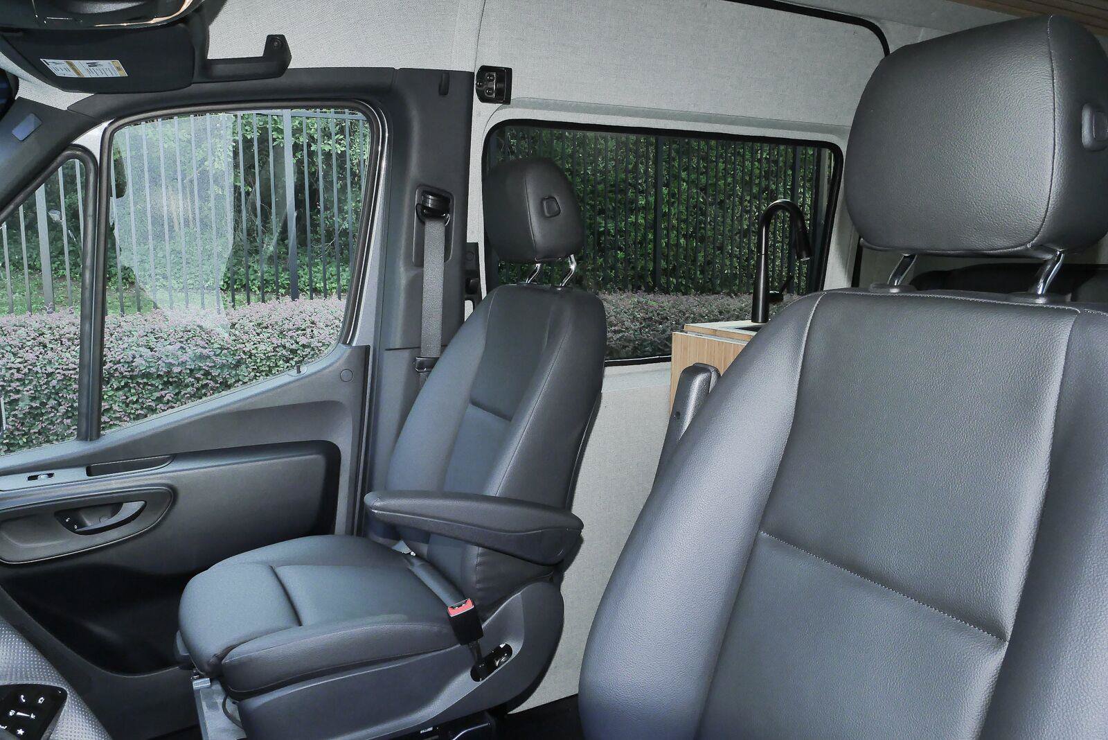 Used 2025 Mercedes-Benz Sprinter 2500 image 33