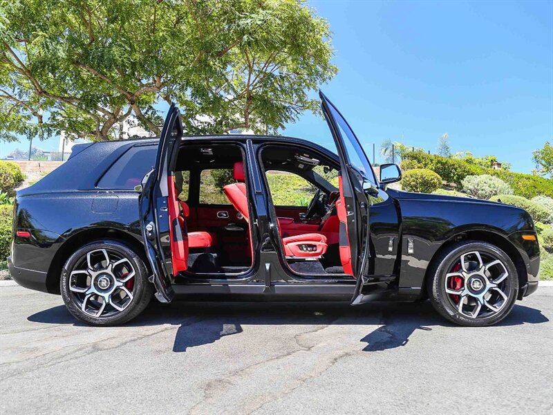 Used 2021 Rolls-Royce Cullinan Black Badge AWD/4WD image 34