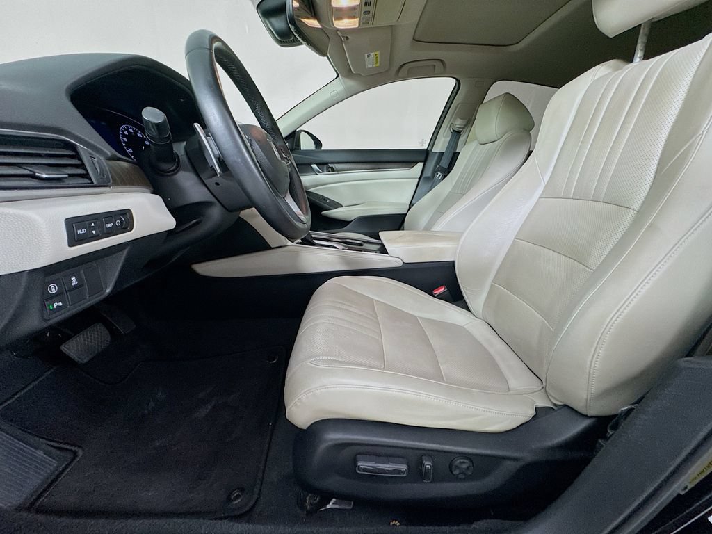 Used 2018 Honda Accord Touring image 25