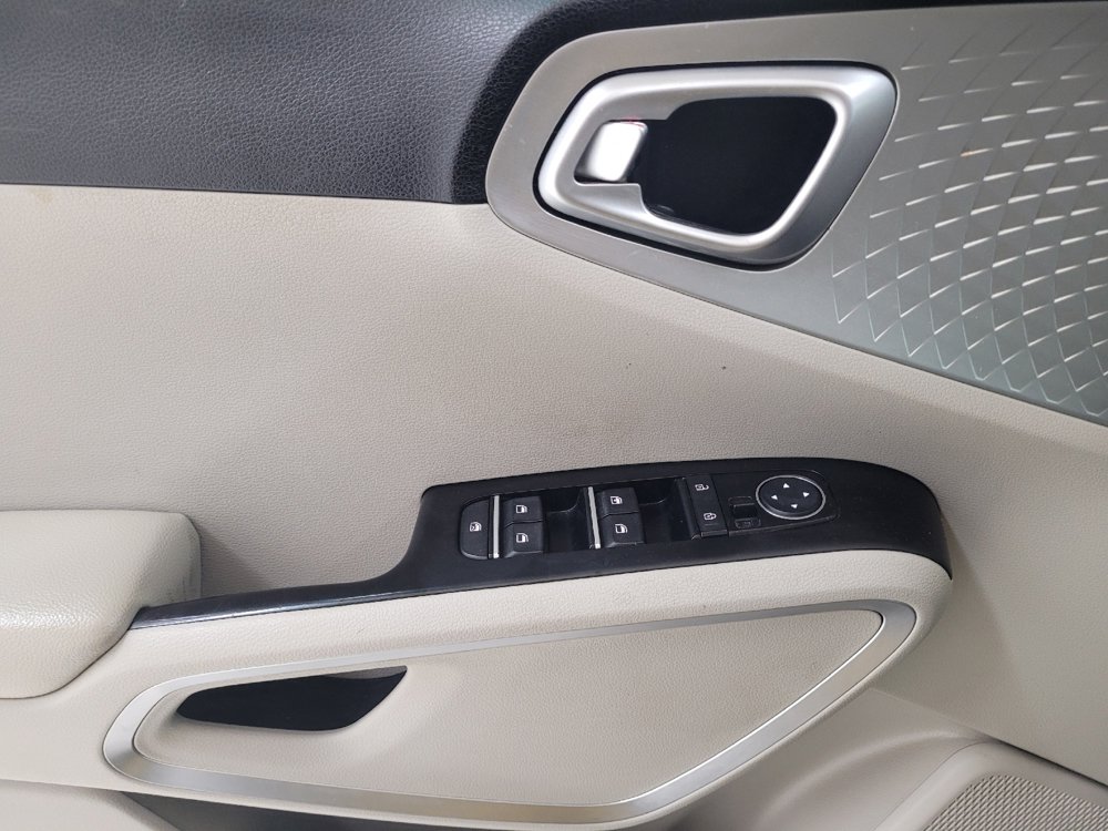 Used 2020 Kia Soul LX FWD image 27