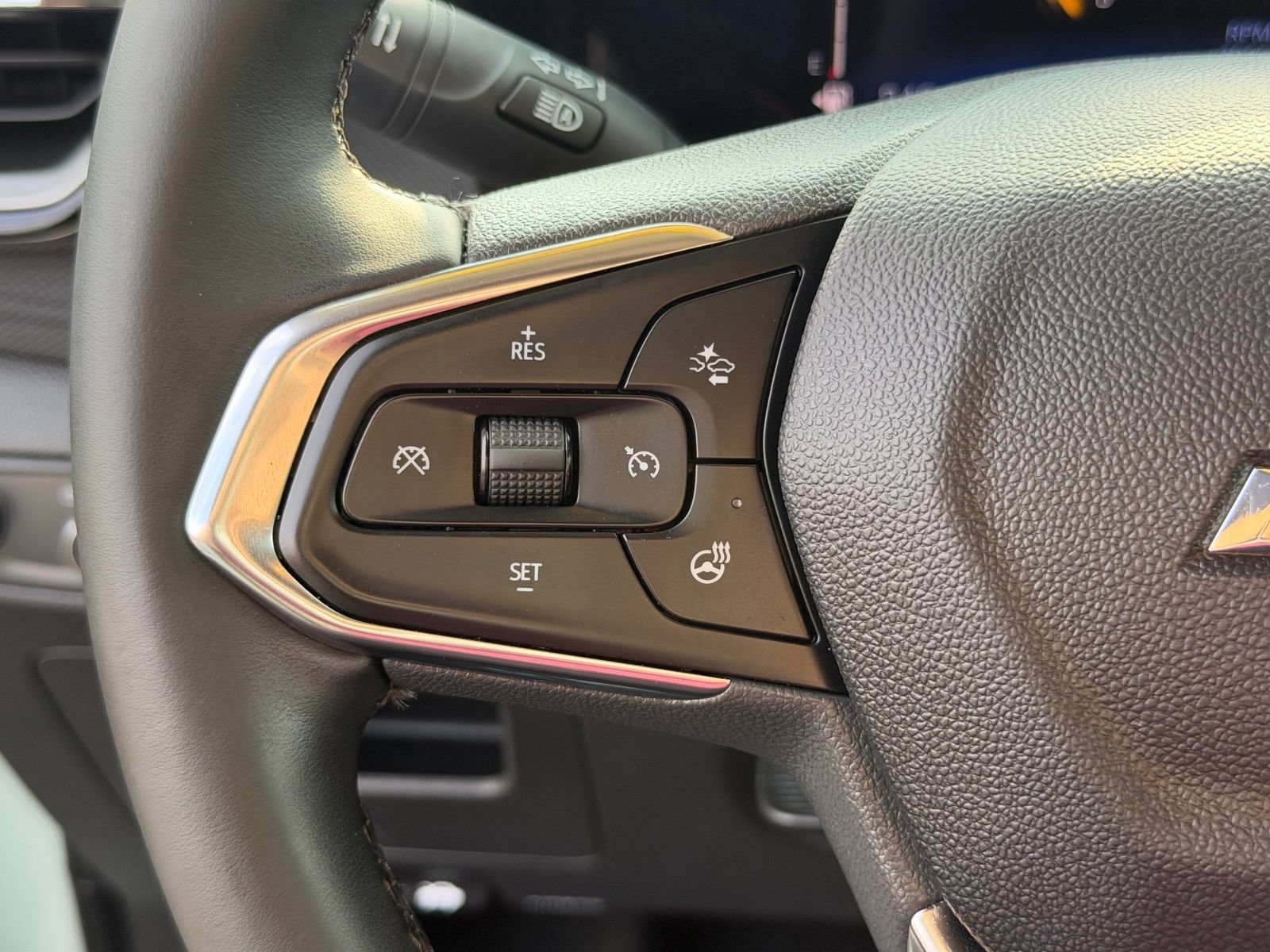 Used 2025 Chevrolet TrailBlazer LT w/ LT Cold Weather Package FWD image 14