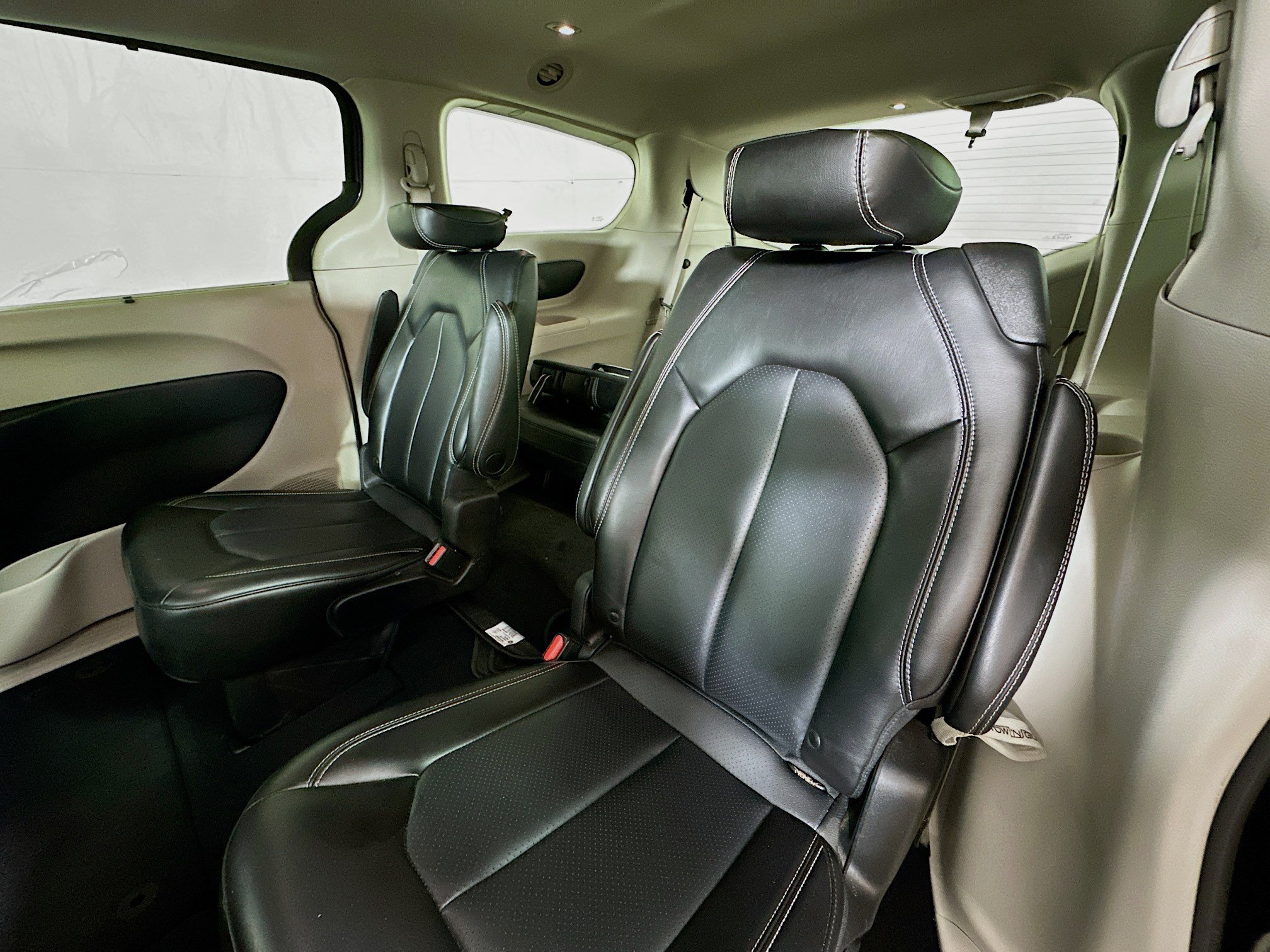 Used 2023 Chrysler Pacifica Touring-L FWD image 22