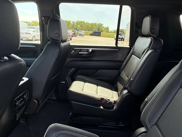 Used 2025 Chevrolet Suburban Premier AWD/4WD image 15