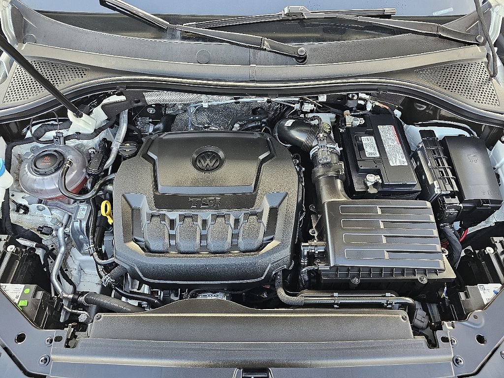 Used 2024 Volkswagen Tiguan SE R-Line image 10